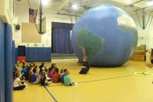 the earth balloon