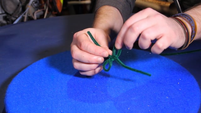 Bend the pipe cleaner into leaves.  Enlarge the photo for more detail.